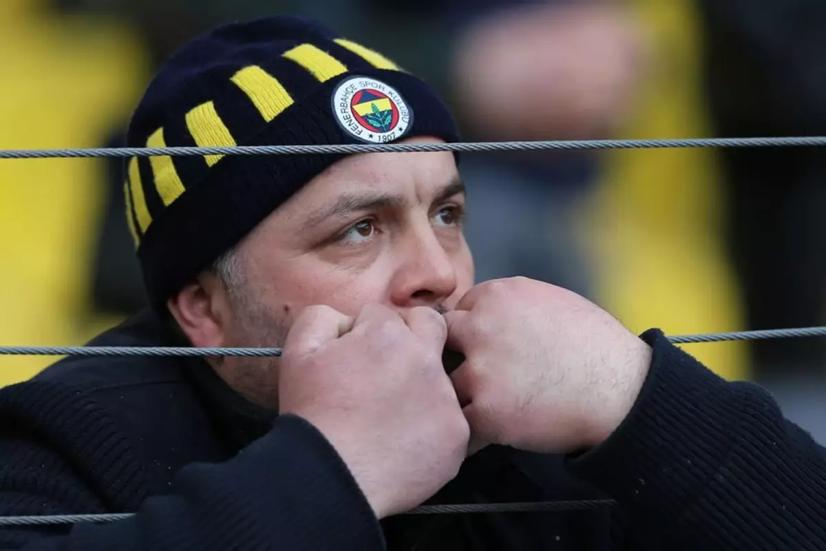 Yıldız futbolcudan Fenerbahçe’ye kara haber geldi
