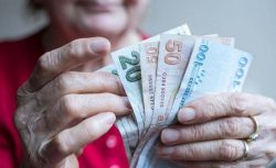 Emekliler kamu bankalarına gitsin! Emeklilere 50 bin liraya varan ödeme geliyor!
