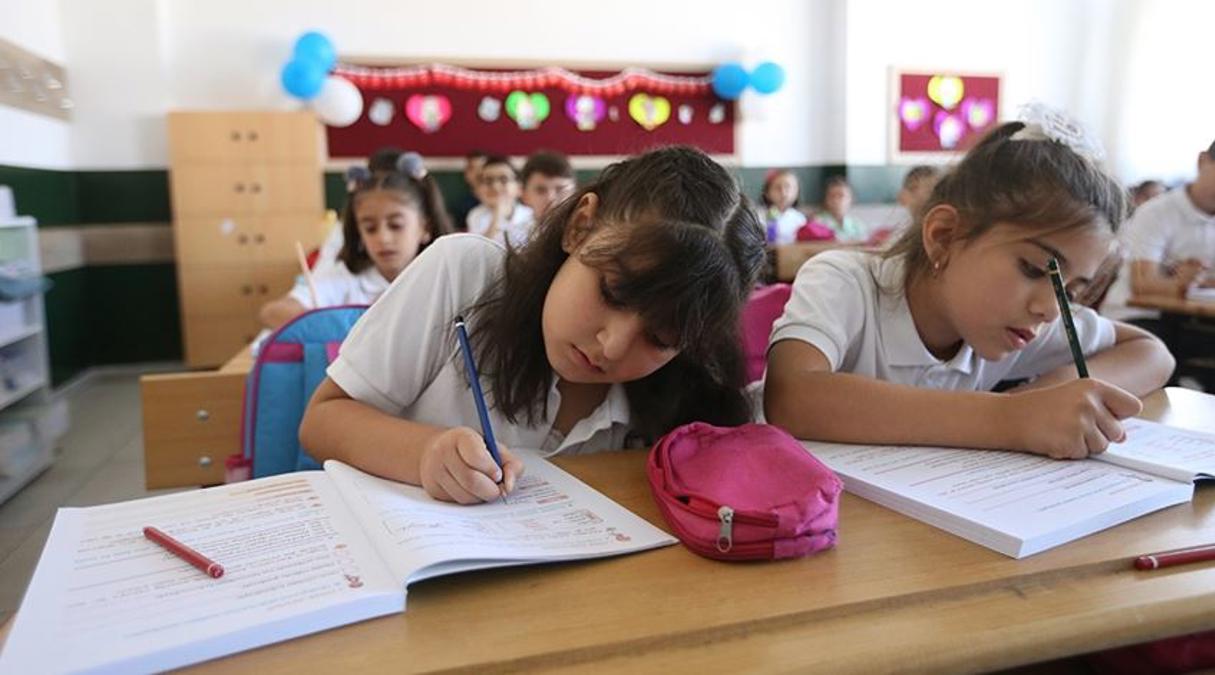 MEB tarihleri duyurdu: Öğrencilere 1.5 hafta ara tatil müjdesi