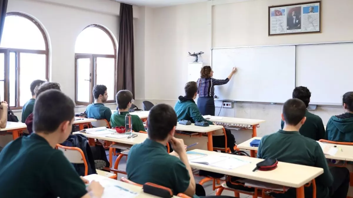 MEB duyurdu: Liseye 2+2 modeli geliyor! Son aşamaya geçildi